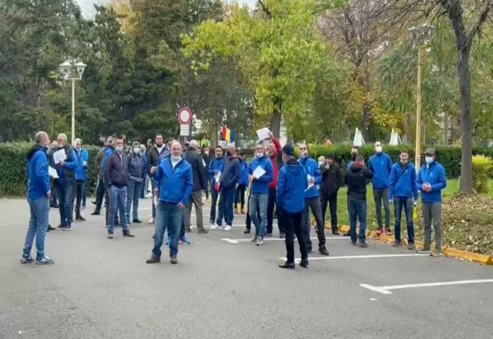 VIDEO Protest la Primăria Constanța. Angajații CT BUS cer salarii mai mari