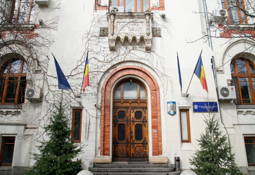 Elevii și părinții, protest cu sorcove la Ministerul Educației