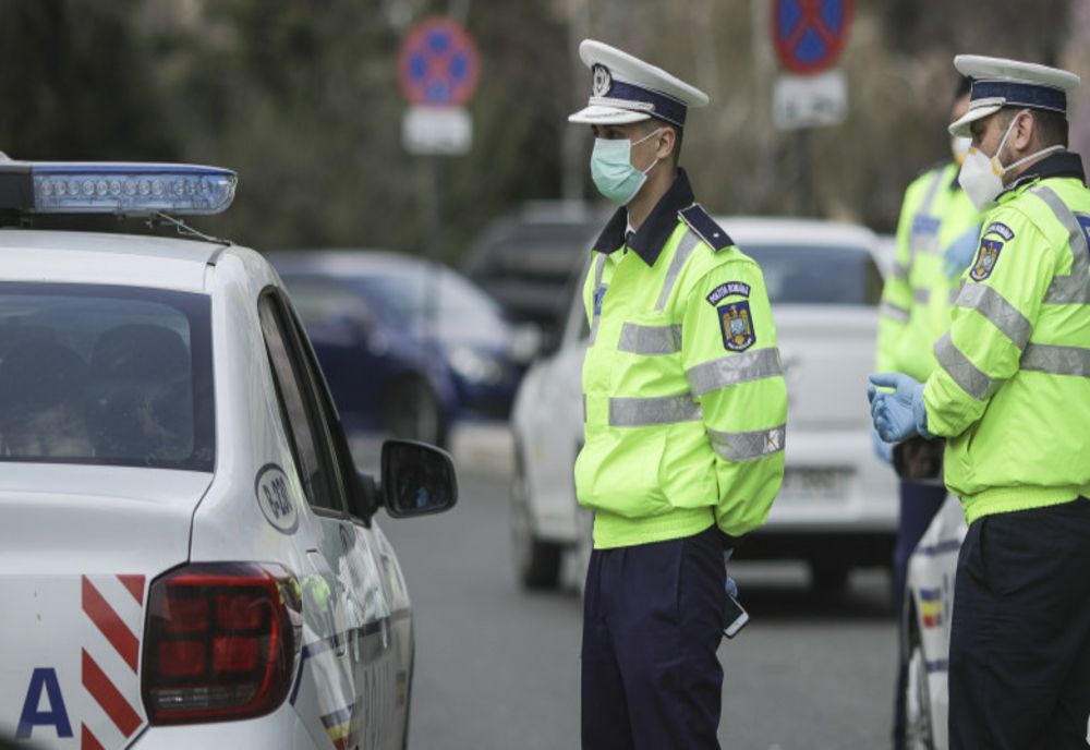 Poliţia, cu ochii pe trafic. 44  de pietoni indisciplinaţi, amendaţi într-o singură zi