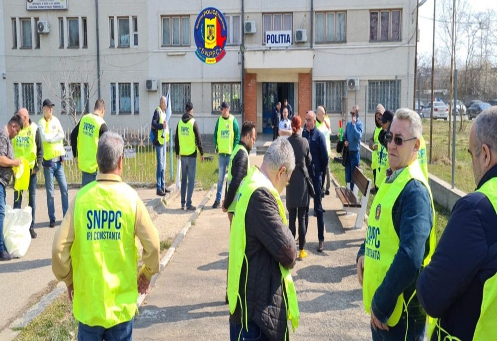 VIDEO  Polițiștii din Mangalia au protestat în fața sediului. Ce solicită agenții
