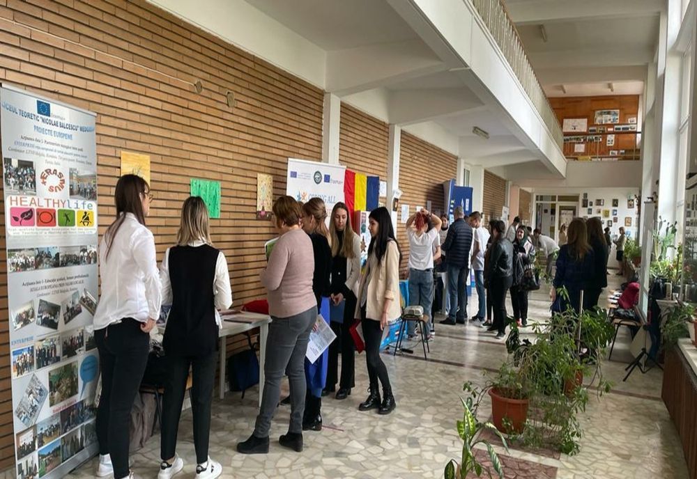 15 echipe de elevi au participat la etapa județeană a Concursului național Made for Europe