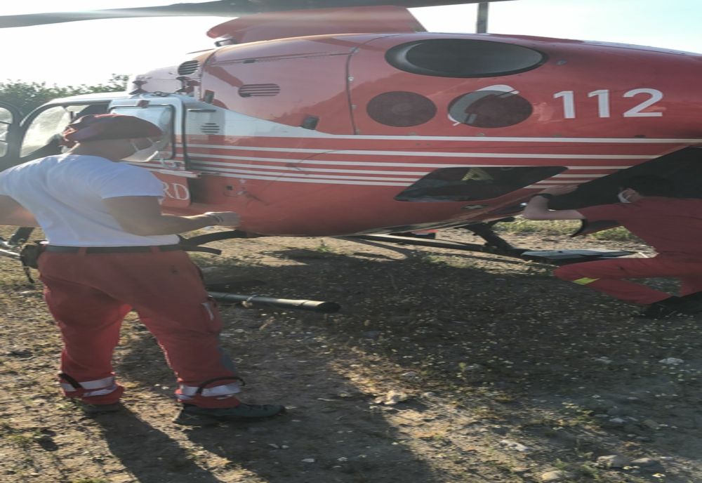 FOTO  Copil de 12 ani  electrocutat în gară. A fost transportat la spital cu arsuri grave