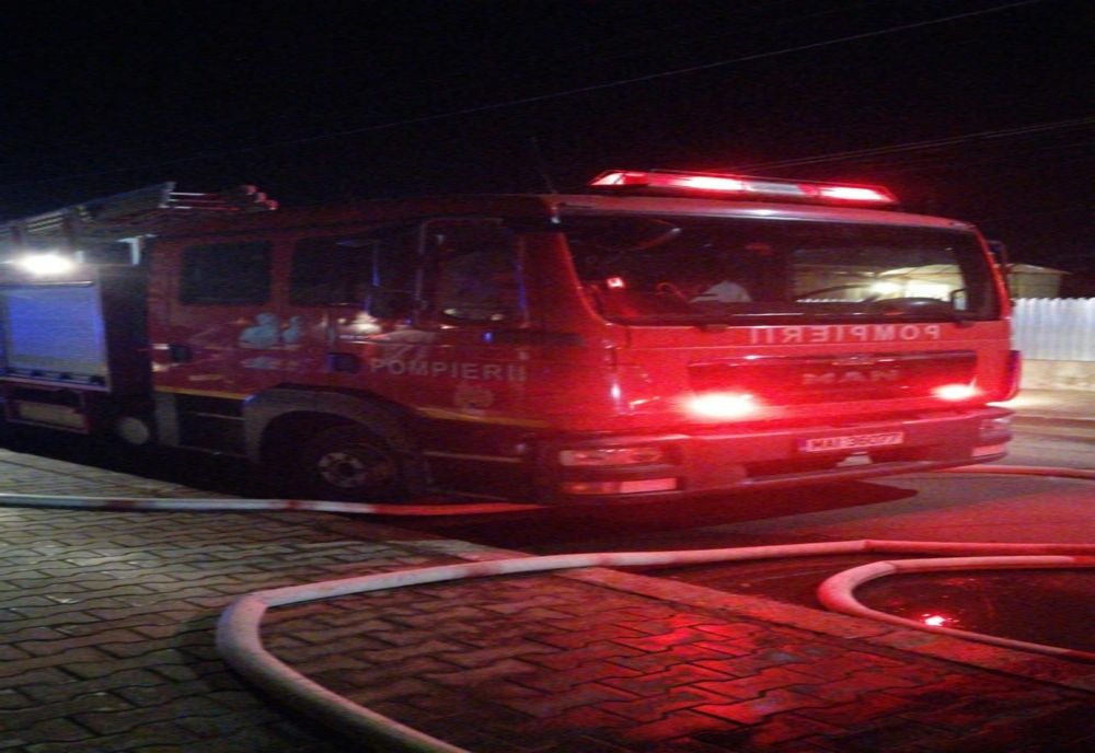 Incendiu cu degajări mari de fum - 14 persoane s-au autoevacuat