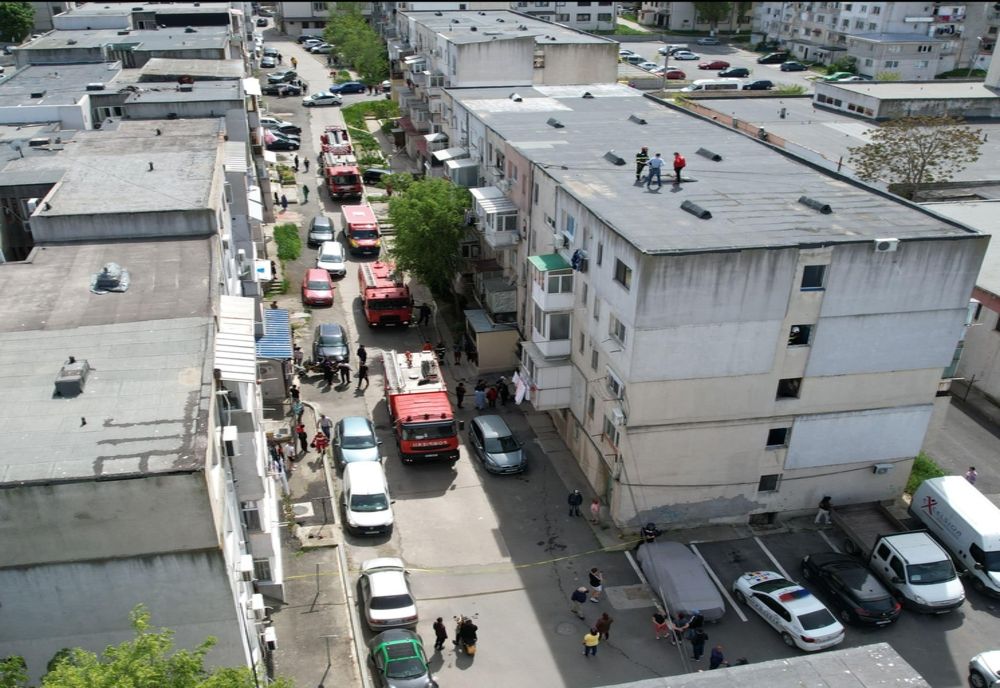 Alertă la Năvodari. 20 de persoane evacuate dintr-un bloc