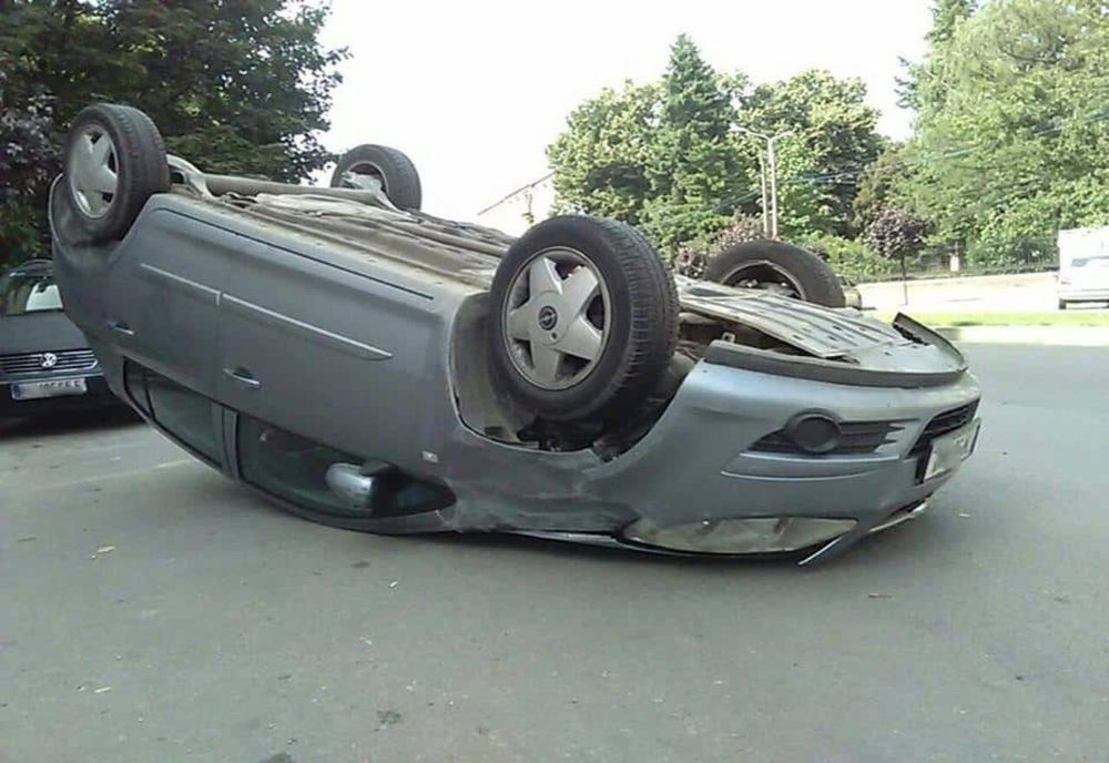 Accident grav la Costinești. Mașină răsturnată