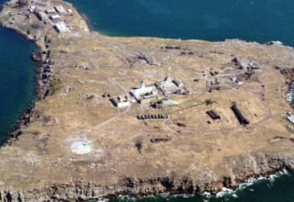 VIDEO Atac aerian cu bombe cu fosfor asupra Insulei Şerpilor