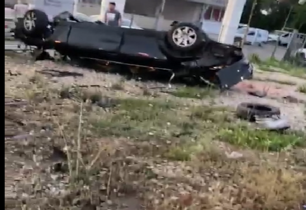 FOTO S-a răsturnat cu mașina și a murit pe loc