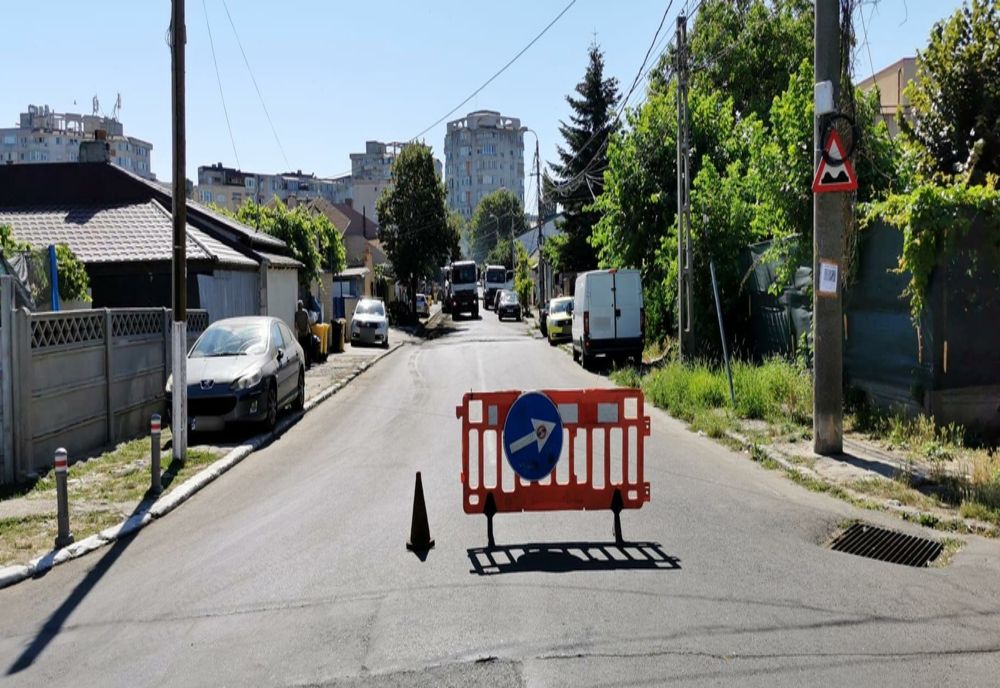 Trafic restricționat pe mai multe străzi