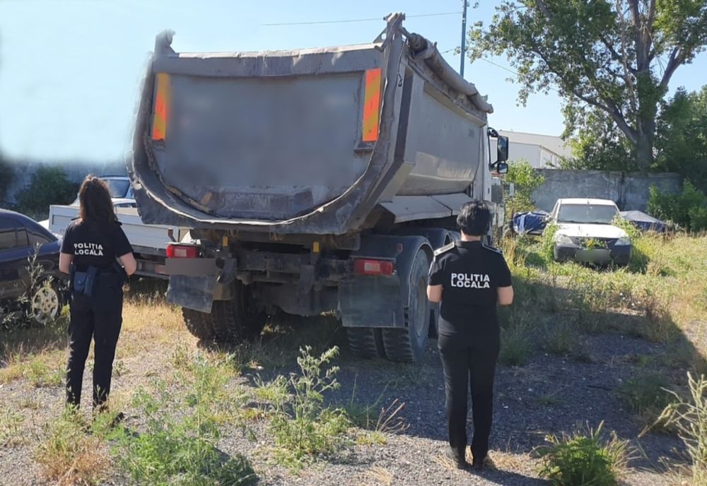 Autoutilitară confiscată de polițiștii locali 
