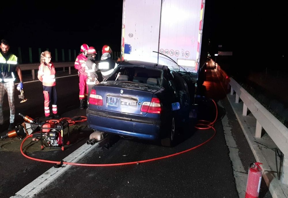 FOTO Accident mortal pe A4 după ce o maşină a intrat sub un TIR