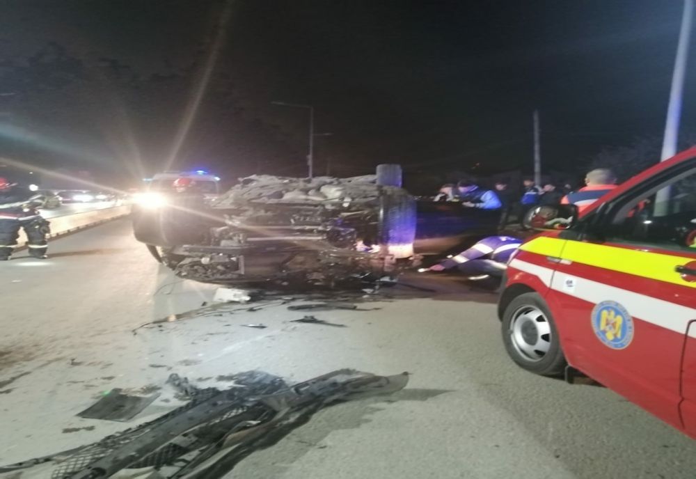 FOTO Mașină răsturnată la Hanul Piraților. Două victime, cetățeni ucraineni