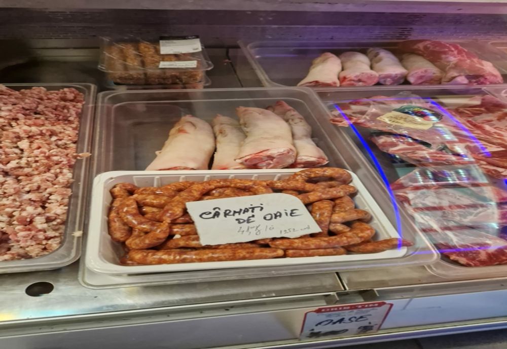 FOTO VIDEO Mizerie, produse expirate, într-un magazin din Mihail Kogălniceanu. A fost închis temporar