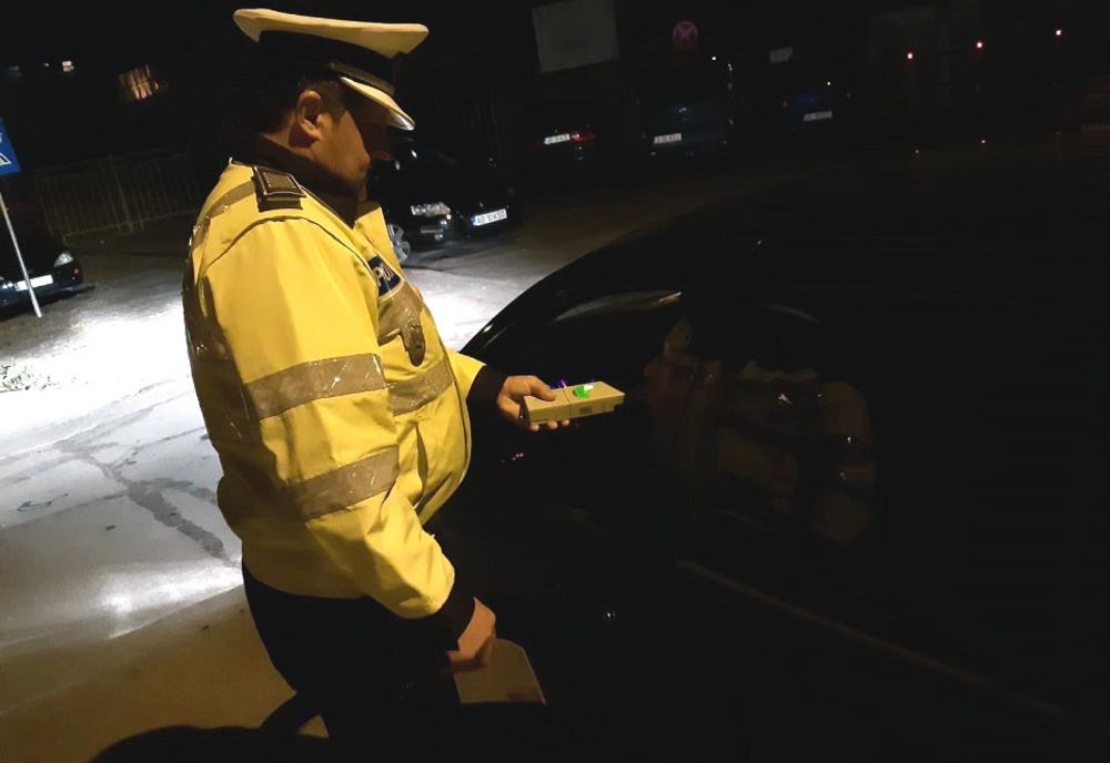 S-a urcat beat și fără permis la volan și a dat nas în nas cu poliția