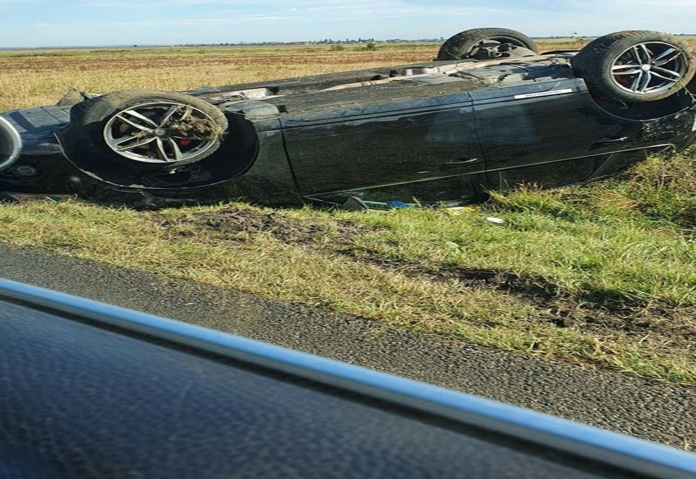 Mașină răsturnată pe DN22. O victimă încarcerată