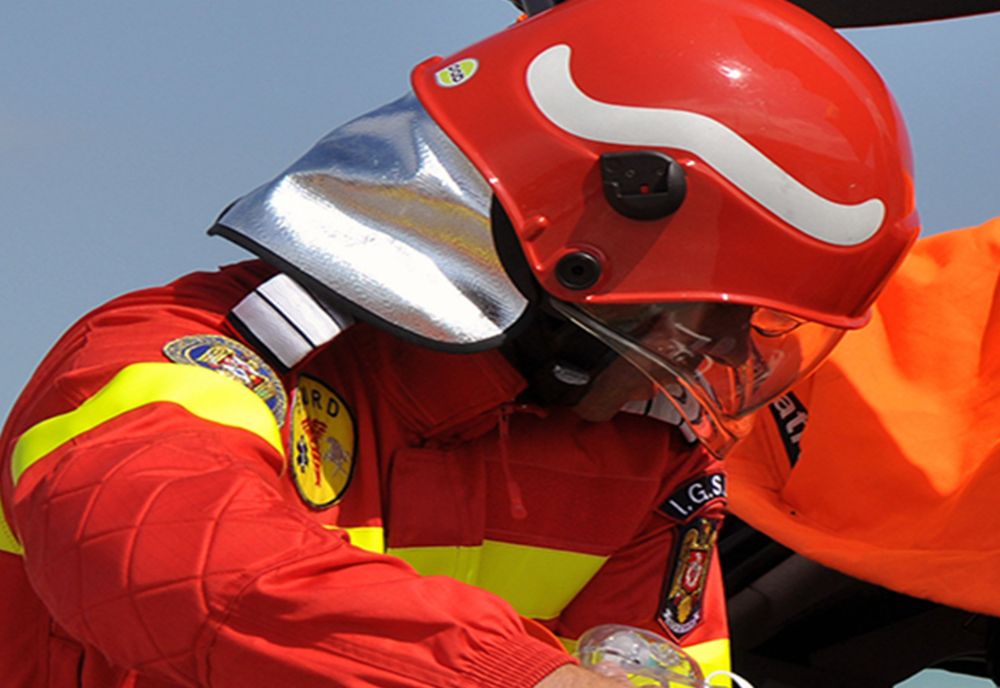 Căzut în groapă, recuperat de pompieri