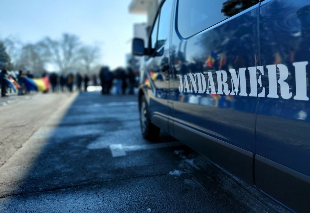  Tineri ridicați de jandarmi după ce au fost prinși cu droguri pe litoral