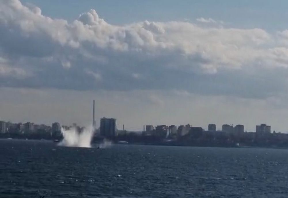  FOTO VIDEO Mină detonată de scafandrii în Marea Neagră, în apropierea litoralului