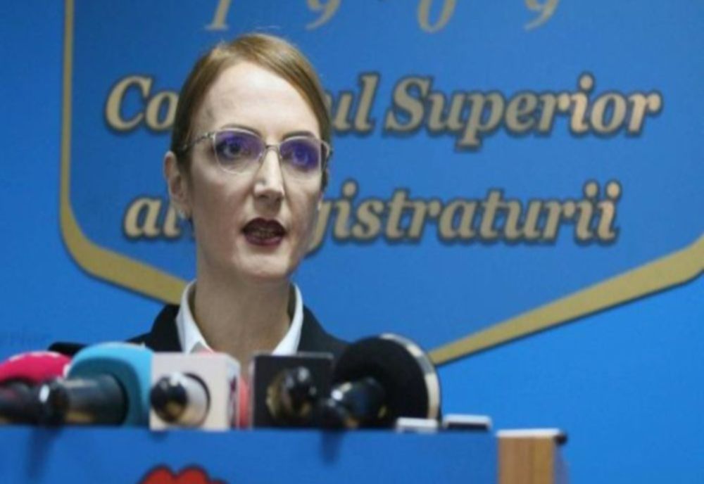 LIA SAVONEA ȘI ELENA COSTACHE REFUZĂ ÎNTÂLNIREA CONVOCATĂ DE MINISTRUL JUSTIȚIEI RADU MARINESCU, INVOCÂND „EXERCIȚII DE IMAGINE”, ÎN PLIN SCANDAL LEGAT DE PENSIILE SPECIALE