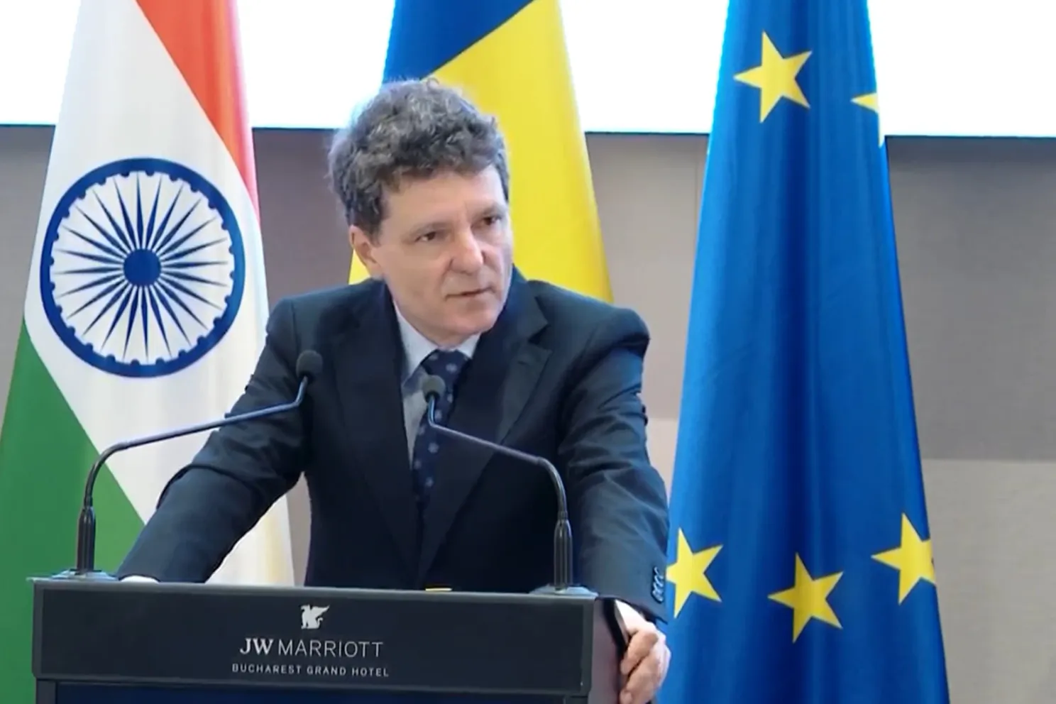 Nicușor Dan amenință cu reexaminarea Legii decarbonizării: „România nu poate pierde miliarde din PNRR”