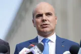 Rareș Bogdan, atac devastator la Bolojan: „Un farseur nepriceput, dar agresiv și încăpățânat căruia îi place să fie lăudat”