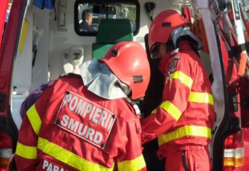 Microbuz școlar cu 12 copii, implicat într-un accident rutier, în județul Arad