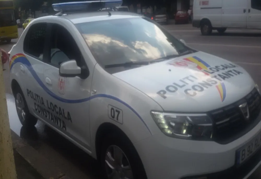 FOTO| Bătrână jefuită de doi minori pe stradă, în plină zi