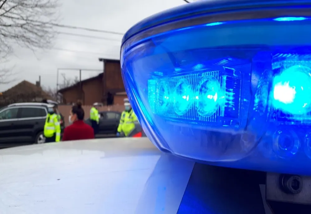 Viteza face victime! Șofer rănit grav, după ce s-a răsturnat cu mașina