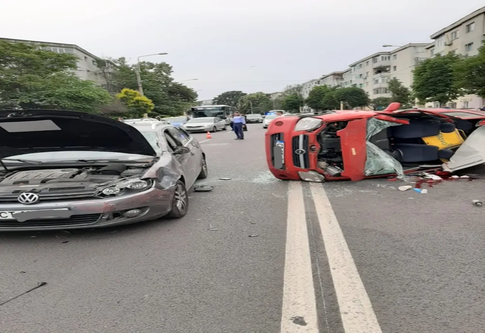 FOTO VIDEO| Accident grav, produs de o șoferiță de 70 de ani