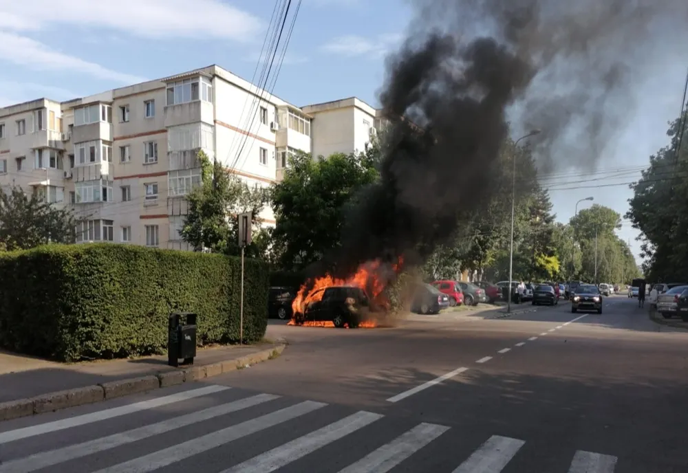 VIDEO| Maşină făcută scrum pe o stradă din Contanța