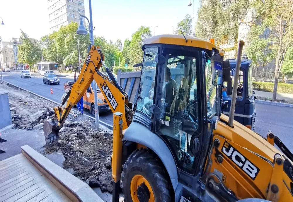 Infrastructură pietonală și rutieră în curs de reabilitare în mai multe zone din oraș