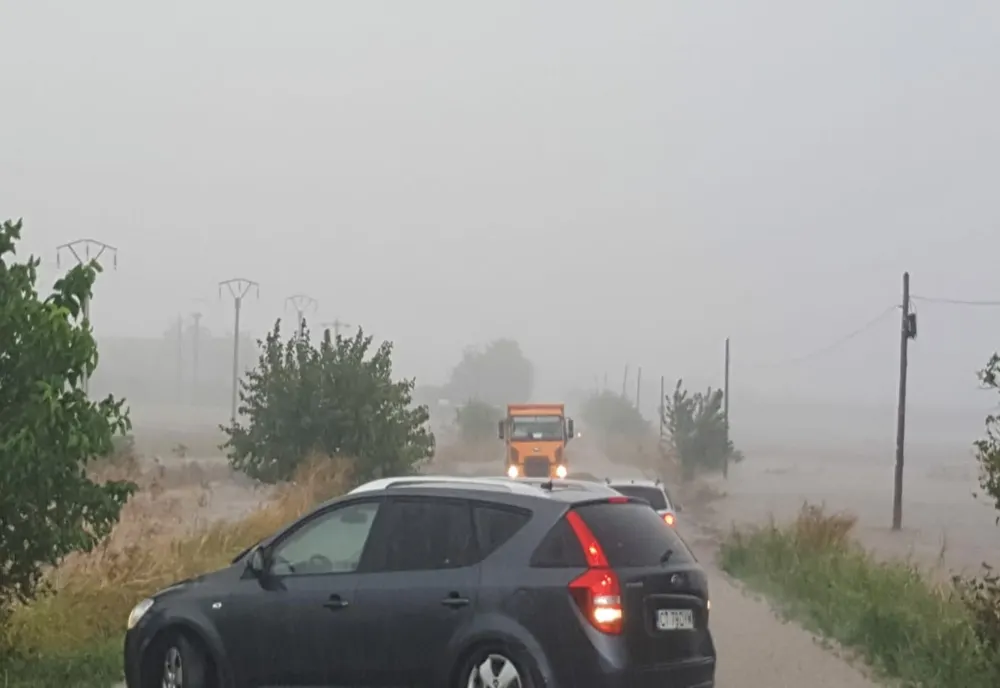 FOTO VIDEO| Viitură puternică în județul Constanța. Drum județean inundat