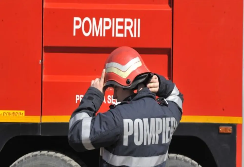 Incendiu la o casă din Sarichioi.De la ce au pornit flăcările
