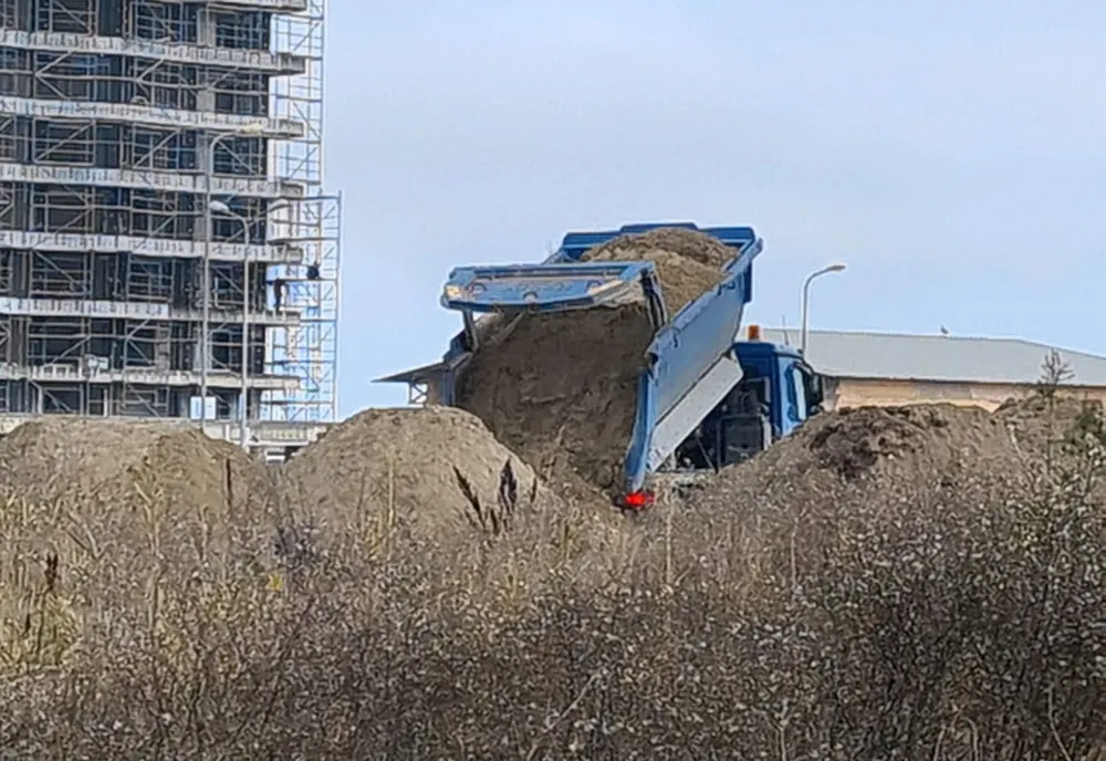 Deșeurile din construcții se depozitează în spațiul amenajat la Poarta 9