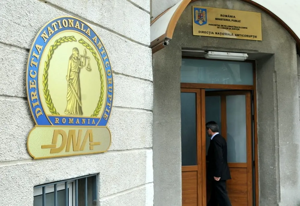 Fost şef al Poliţiei Eforie, trimis în judecată pentru luare de mită şi instigare la fals