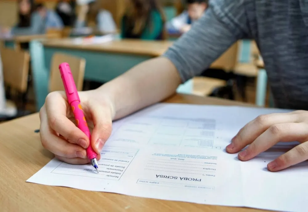 4277 de elevii de clasa a VIII-a au participat la simularea județeană a examenului de evaluare națională