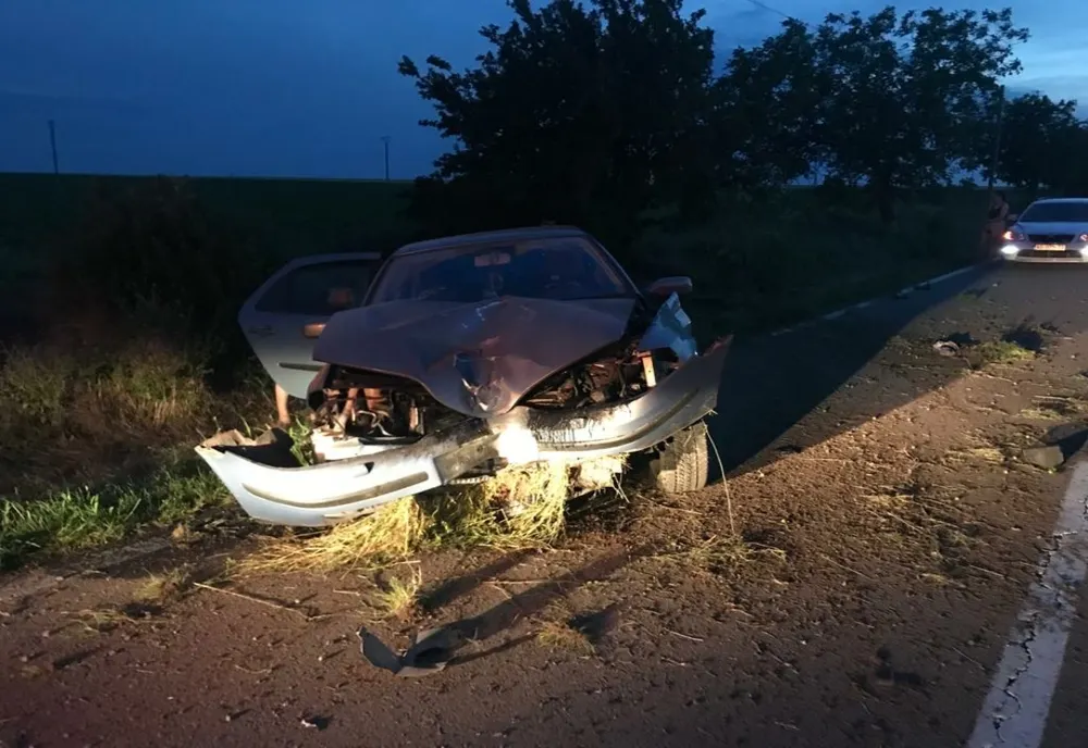 Tulcea Accident mortal după ce o șoferiță de 19 ani a intrat cu mașina într-un copac