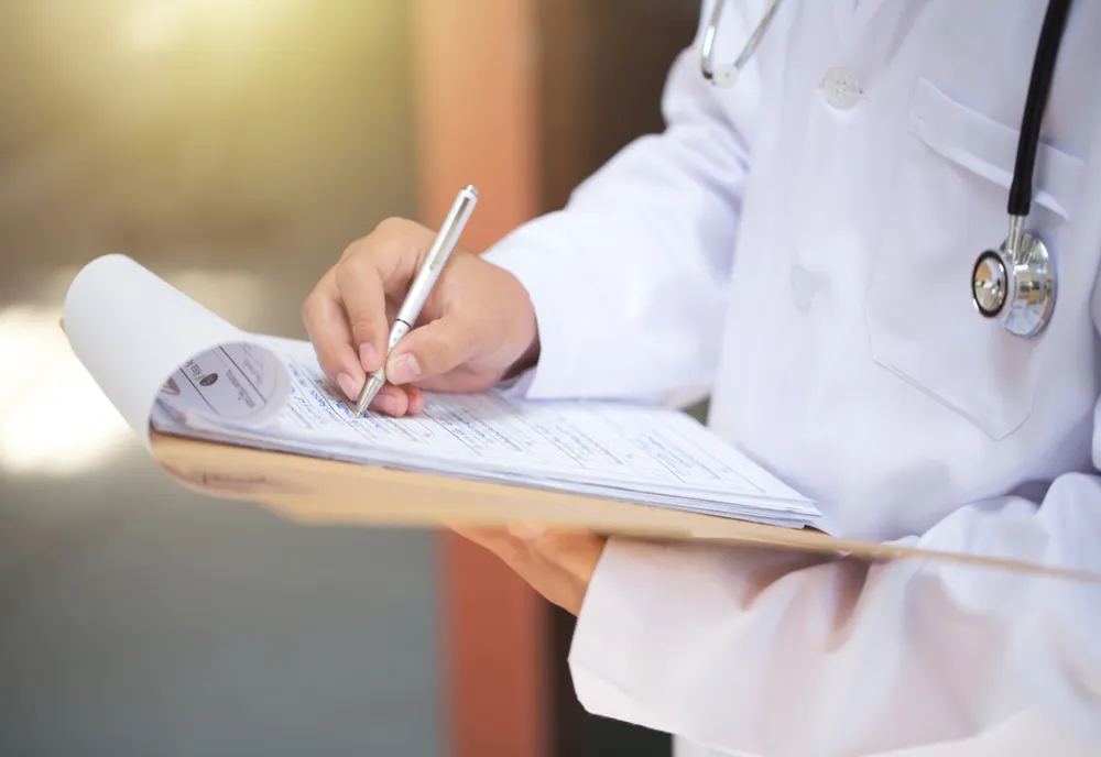 Se schimbă regulile de acordare a concediilor medicale