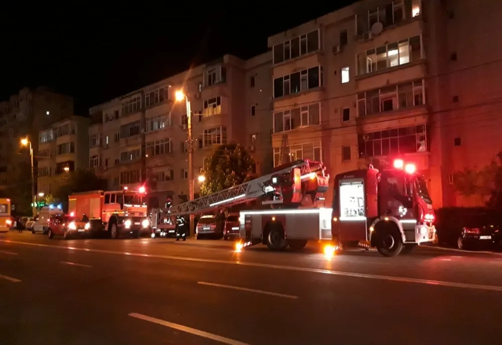 Incendiu violent într-un bloc din Năvodari