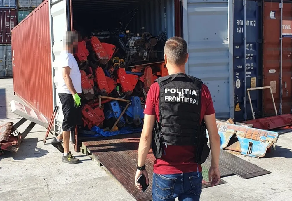 FOTO Container cu nouă tone de deșeuri din Japonia, descoperit în Portul Constanţa Sud Agigea