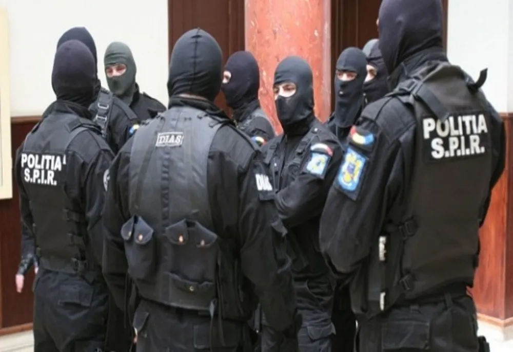 VIDEO Percheziții de amploare la Constanța. Persoane cercetate pentru trafic de minori și proxenetism