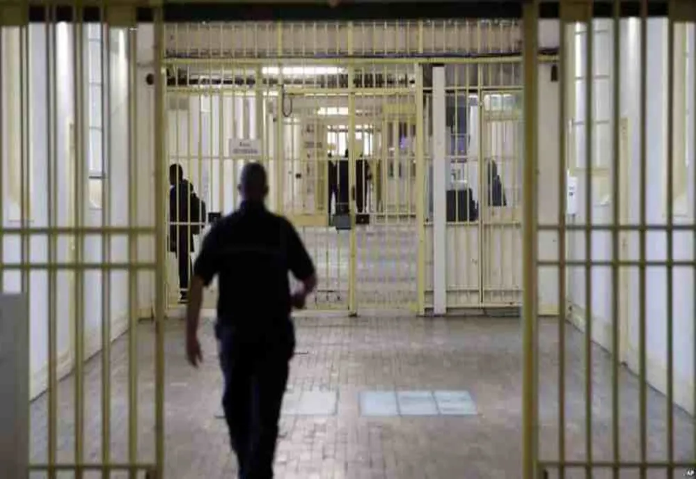 Încarcerat la Poarta Albă pentru conducere fără permis