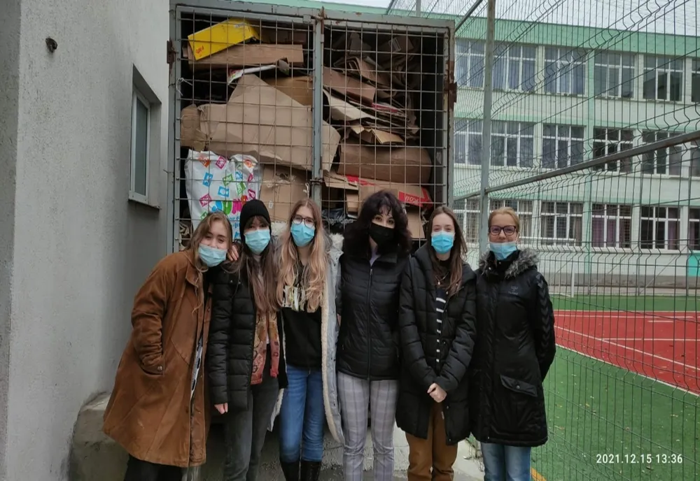 FOTO Cantități uriașe de maculatură reciclată de ecoambasadorii LTNB