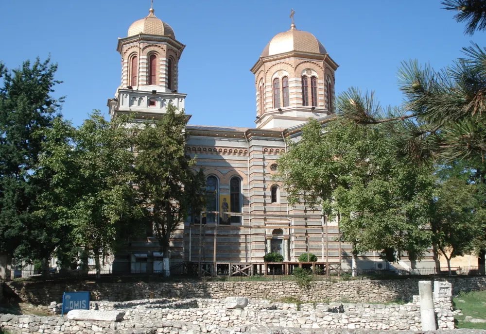 FOTO Facturi uriașe pentru Arhiepiscopia Tomisului