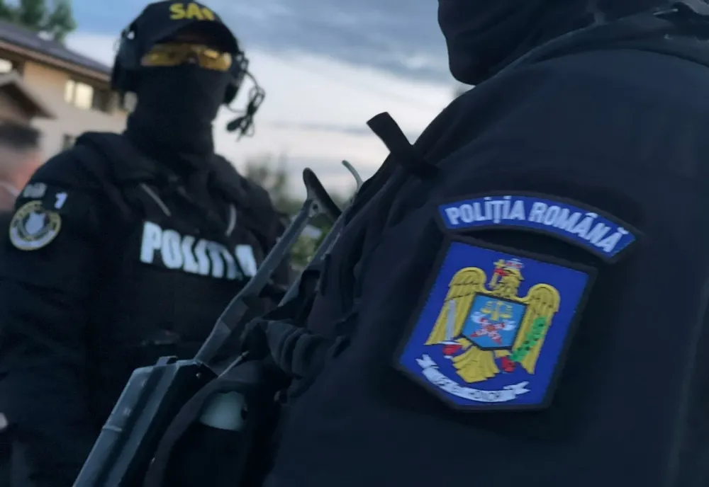 VIDEO Flagrant și percheziții la traficanți. Droguri din Olanda prin curier 