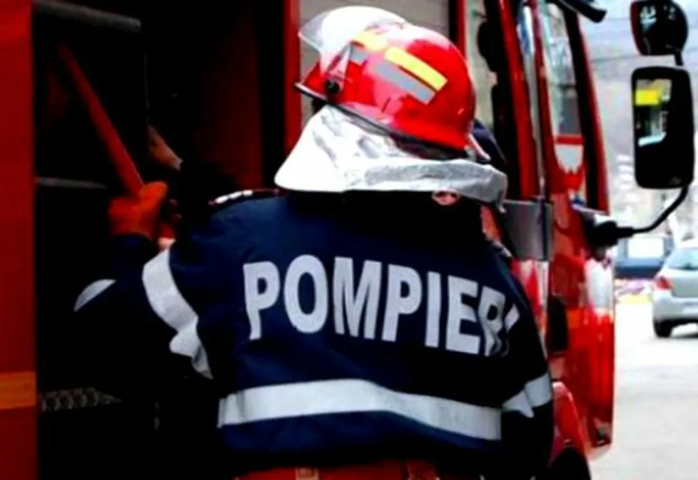 Mașină cuprinsa de flăcări, panică pe stradă