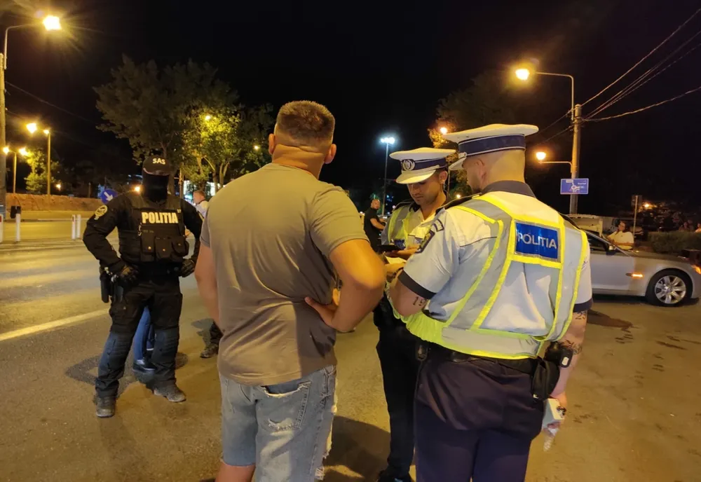 Amenzi de peste 85.000 de lei, sâmbătă noaptea și 14 permise reținute de polițiștii rutieri