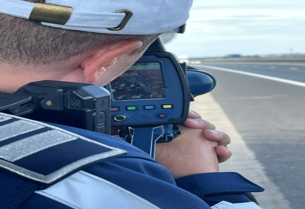 Vitezoman fără permis prins cu 187 km/h pe Autostrada Soarelui