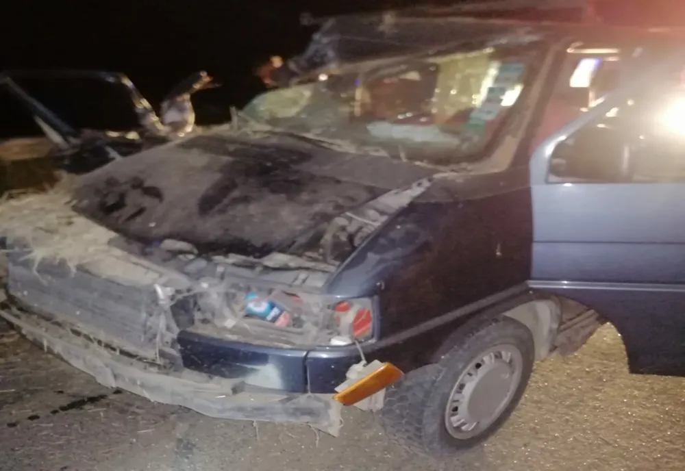 Accident teribil pe drumurile din Constanța. Un microbuz cu 8 persoane a intrat într-o remorcă