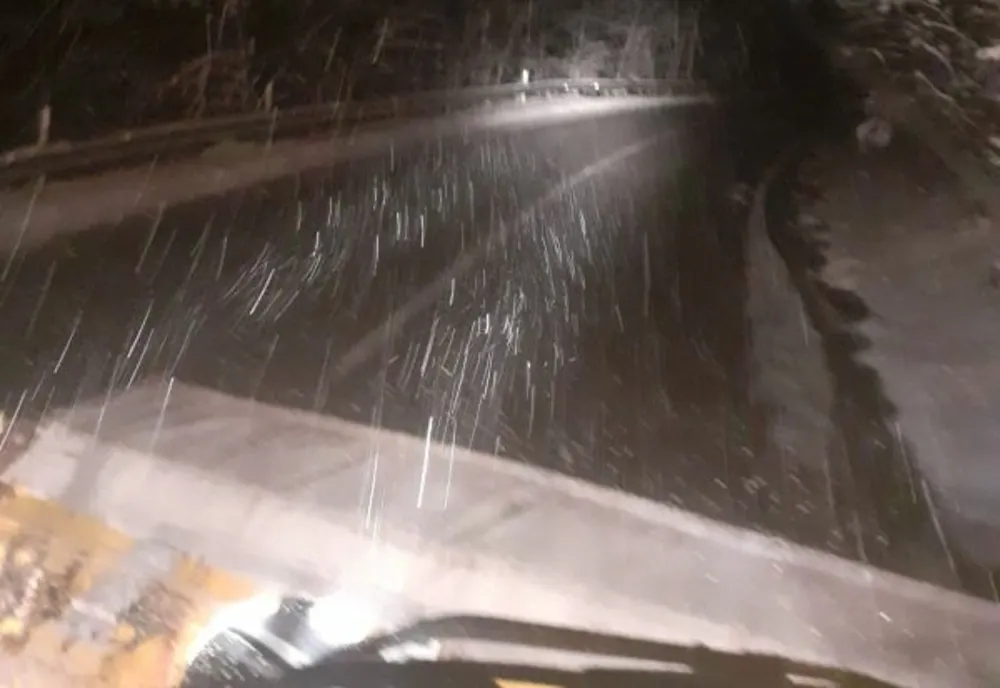 Vremea se răcește brusc - val de aer polar peste România: temperaturi la limita ÎNGHEȚULUI