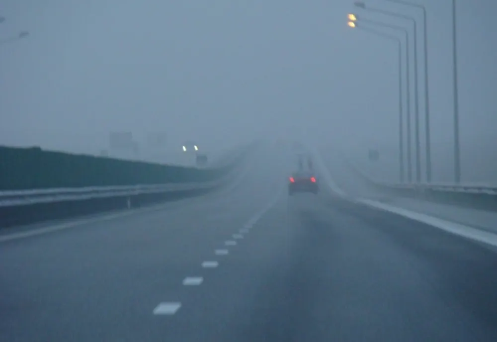 Ceața reduce vizibilitatea pe A2 și A4